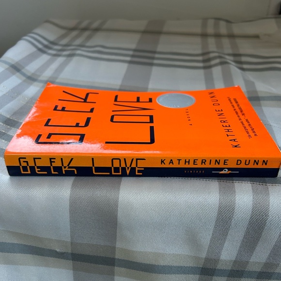 🎉 2/$15 ‘GEEK LOVE’ NOVEL BY KATHERINE DUNN VINTAGE - Picture 4 of 8